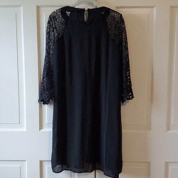 BLACK SHIFT DRESS WITH LACE BELL SLEEVES FLOWY A-LINE SIZE LARGE SWING TRAPEZE - Picture 6 of 10